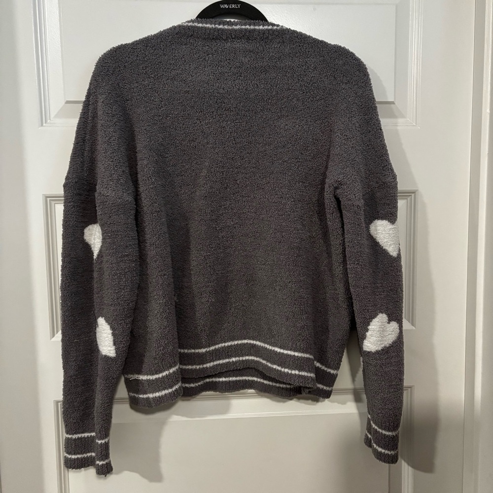 POL Heart Pattern Sweater in Gray and White - Picture 3 of 11